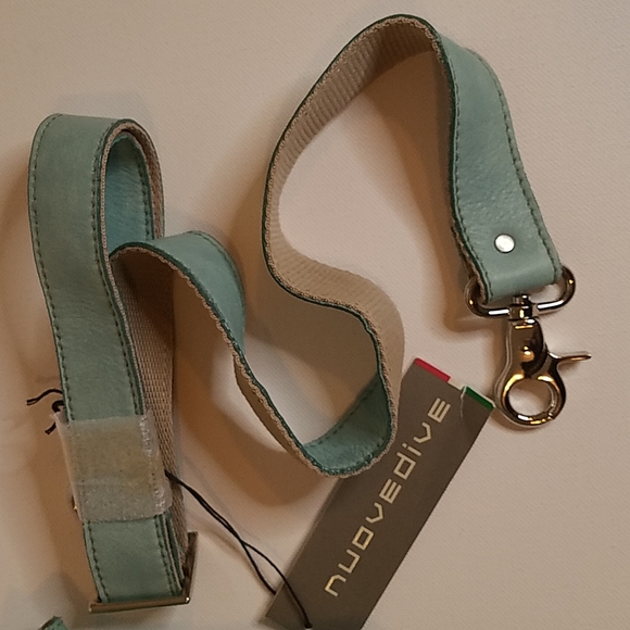 Nuovedive NWT Aqua Leather Handle Purse with detachable cross body straps - Picture 12 of 12